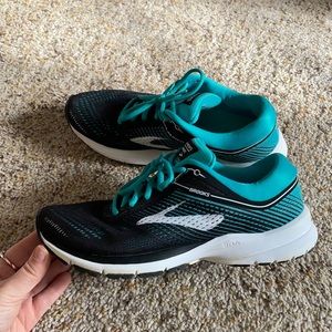 Brooks Running shoes size 8.5 great condition